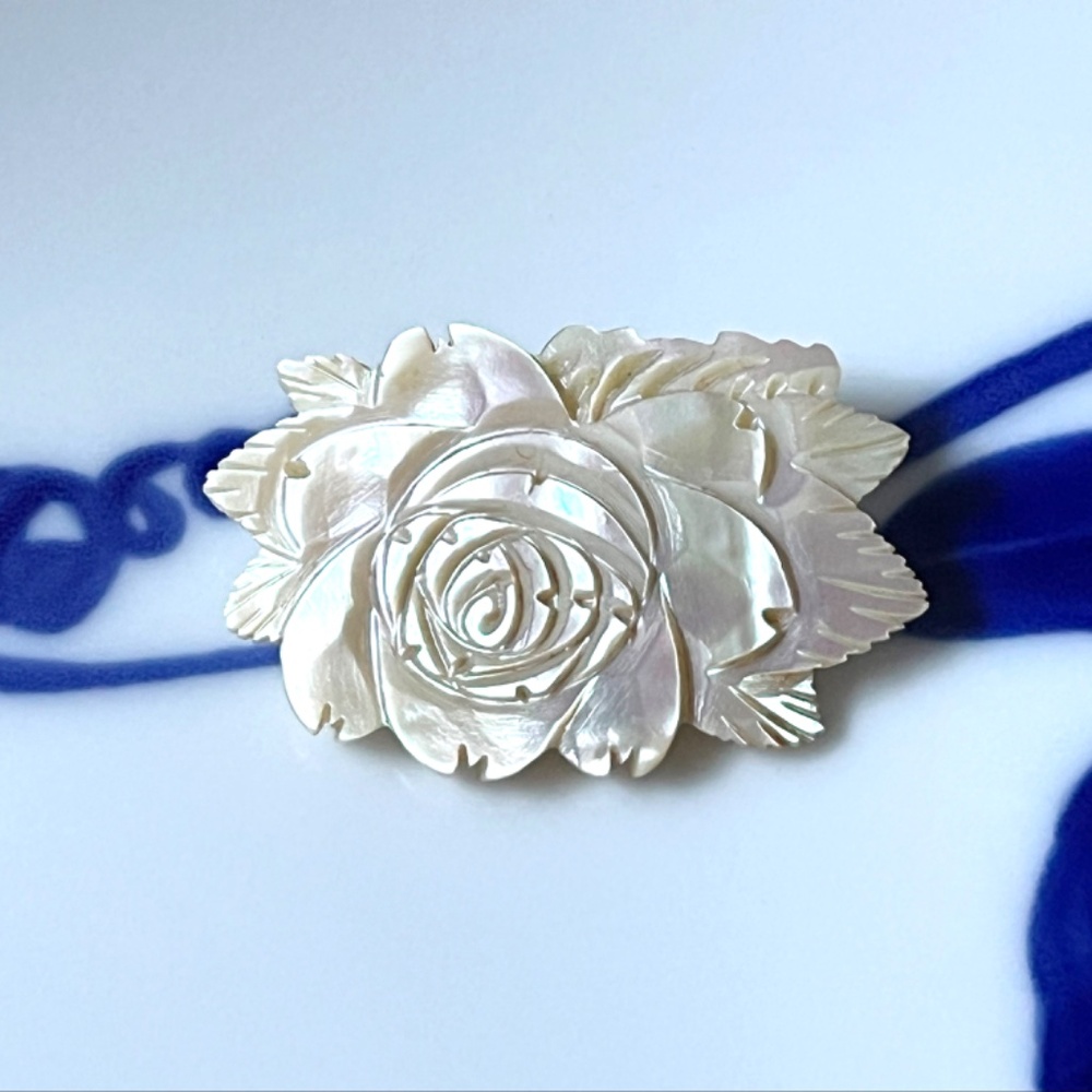 Vintage Mother of Pearl Rose Brooch - Picture 2 of 6